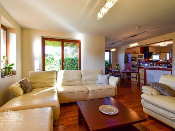 Na predaj čiastočne zariadený 5 izbový dom v obci Huncovce