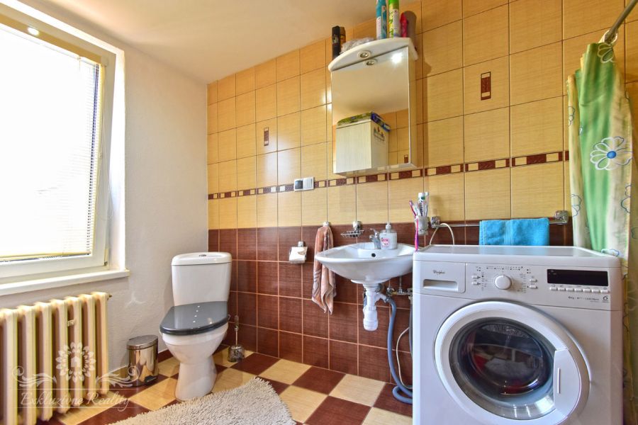 Na predaj 6 izbový rodinný dom s garážou, Poprad / mestská časť Matejovce