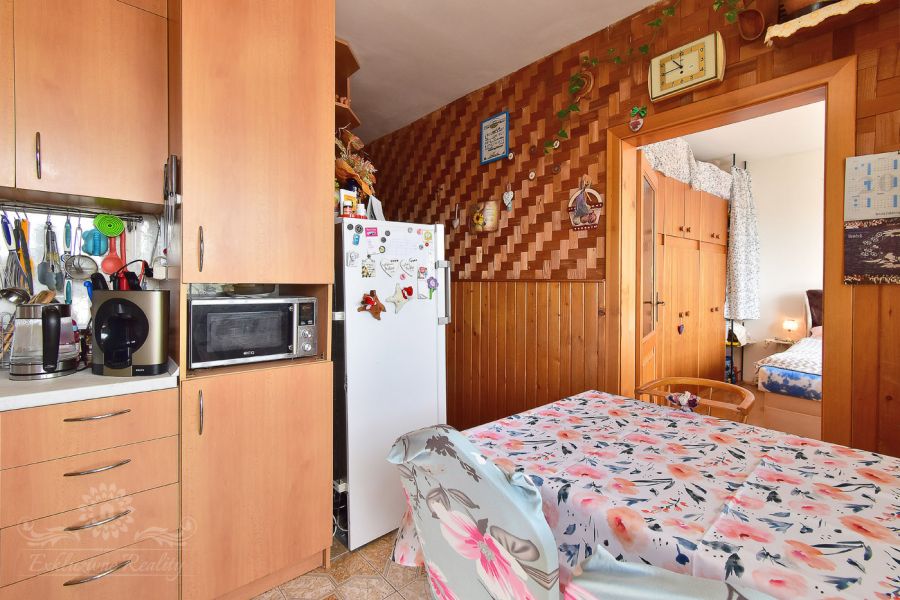 Na predaj byt s 3-mi nepriechodnými izbami a presklenou loggiou Poprad / Juh 3