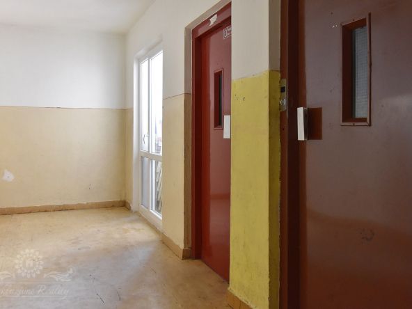Na predaj byt s 3-mi nepriechodnými izbami a presklenou loggiou Poprad / Juh 3