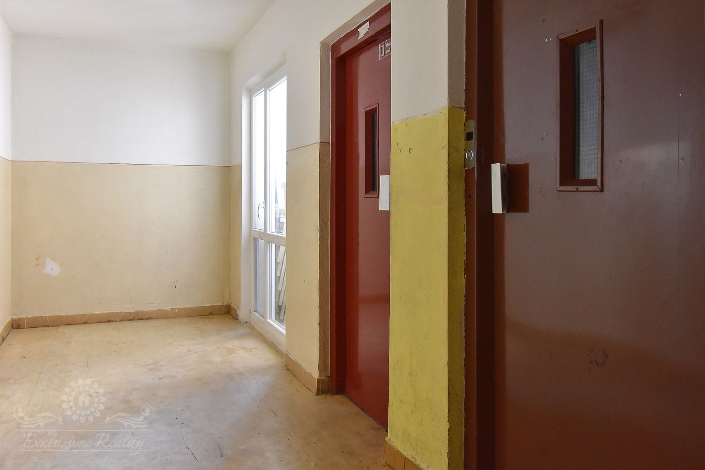 Na predaj byt s 3-mi nepriechodnými izbami a presklenou loggiou Poprad / Juh 3