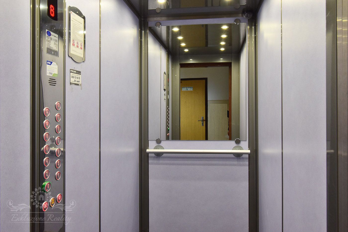 Na predaj byt s 3-mi nepriechodnými izbami a presklenou loggiou Poprad / Juh 3