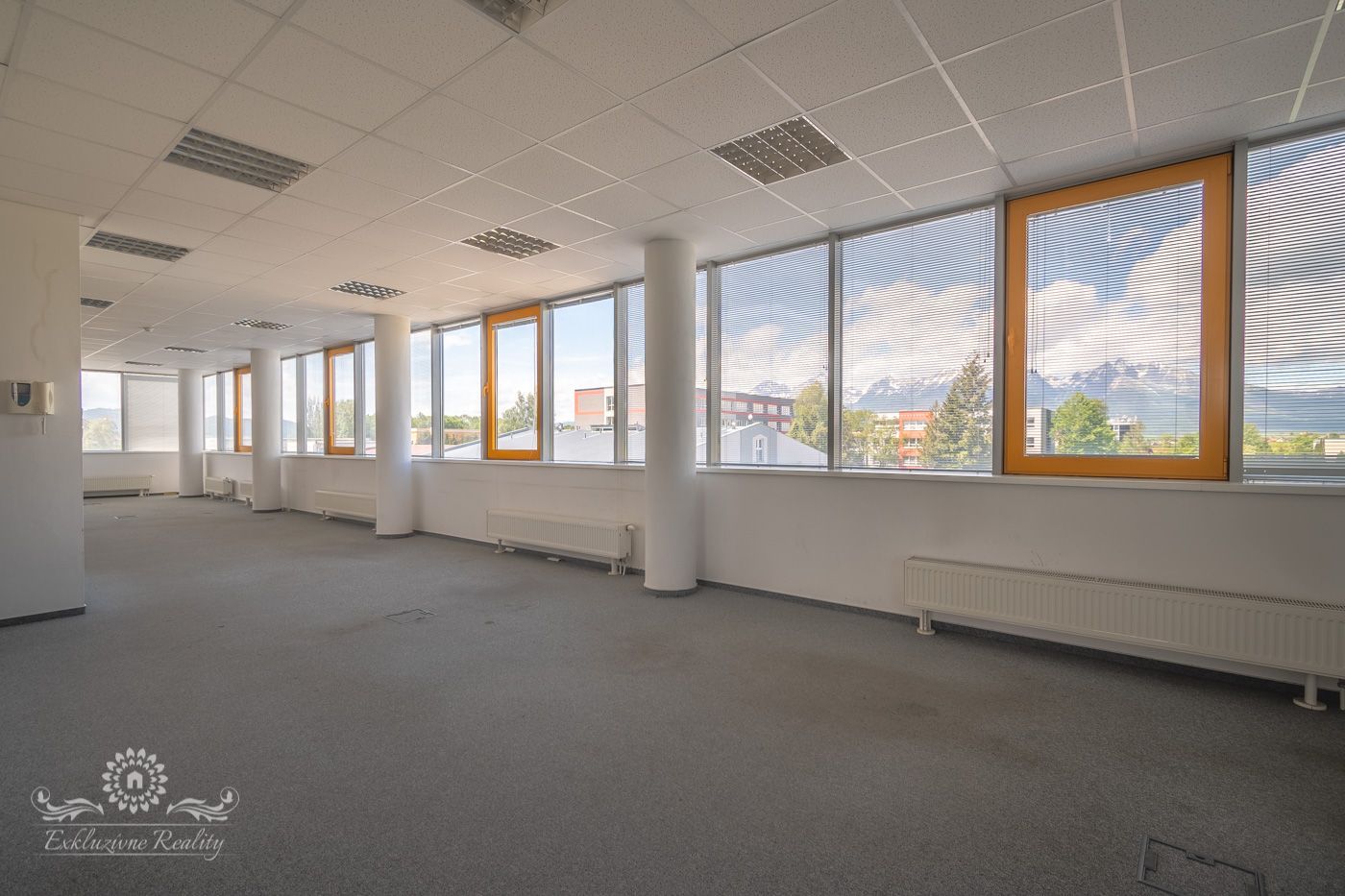 Na prenájom kancelaria 150m2 Poprad centrum, parkovacie miesto