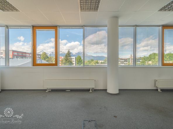 Na prenájom kancelaria 150m2 Poprad centrum, parkovacie miesto