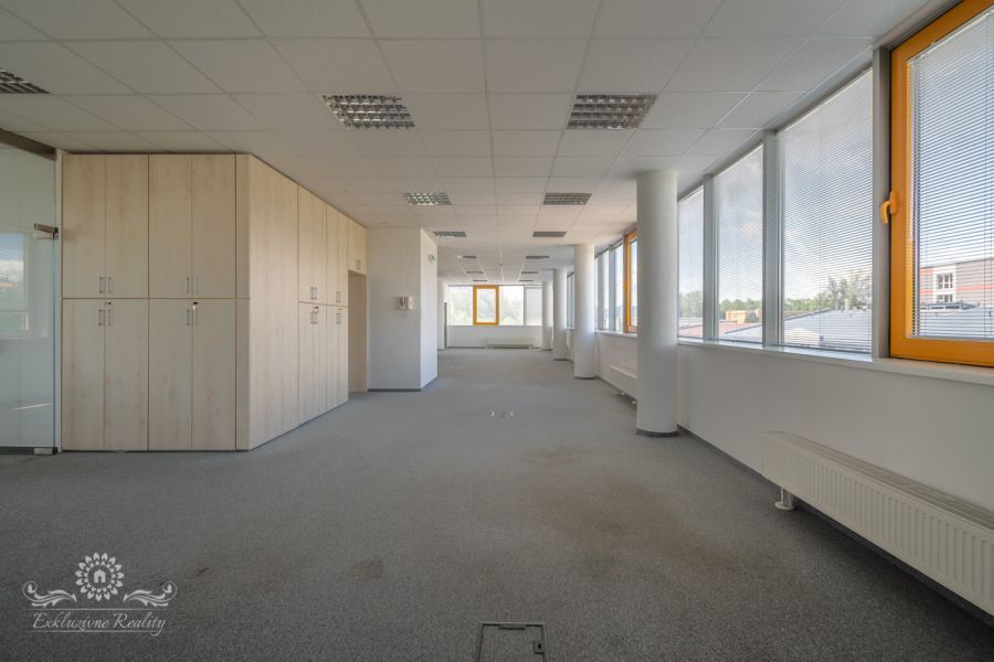 Na prenájom kancelaria 150m2 Poprad centrum, parkovacie miesto