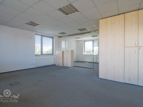 Na prenájom kancelaria 150m2 Poprad centrum, parkovacie miesto