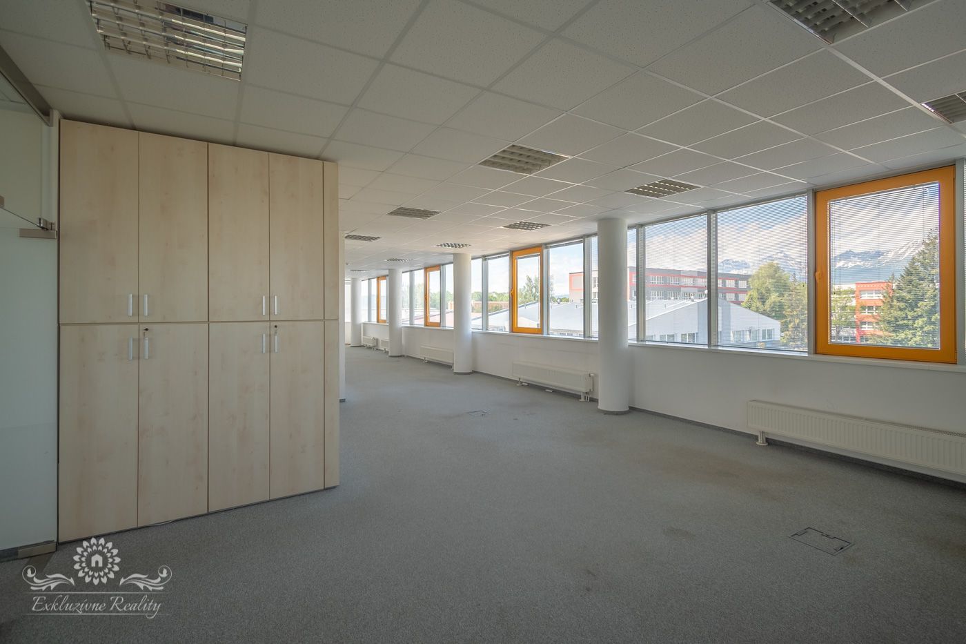 Na prenájom kancelaria 150m2 Poprad centrum, parkovacie miesto