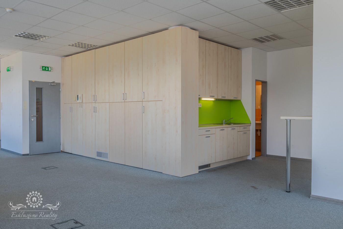 Na prenájom kancelaria 150m2 Poprad centrum, parkovacie miesto