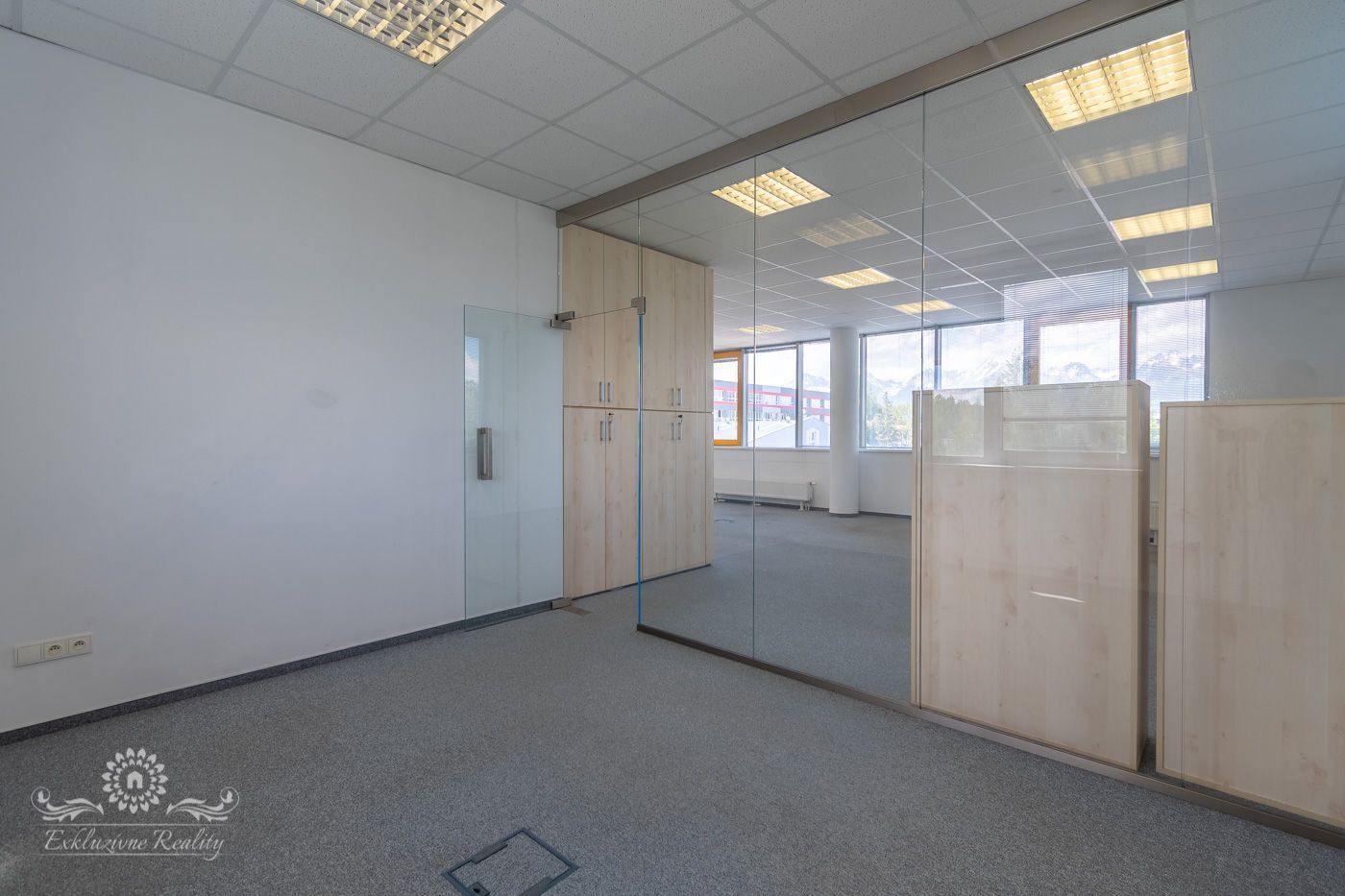 Na prenájom kancelaria 150m2 Poprad centrum, parkovacie miesto