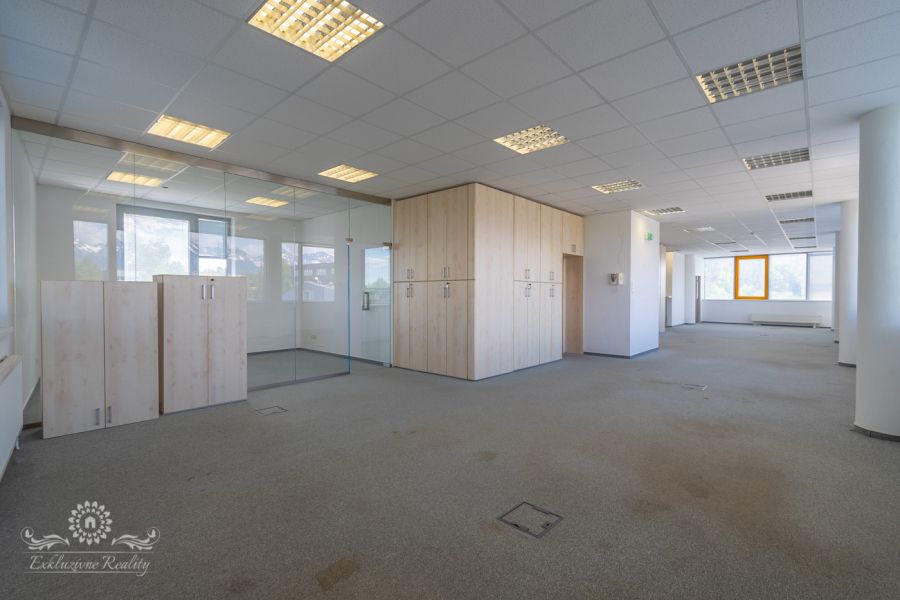 Na prenájom kancelaria 150m2 Poprad centrum, parkovacie miesto