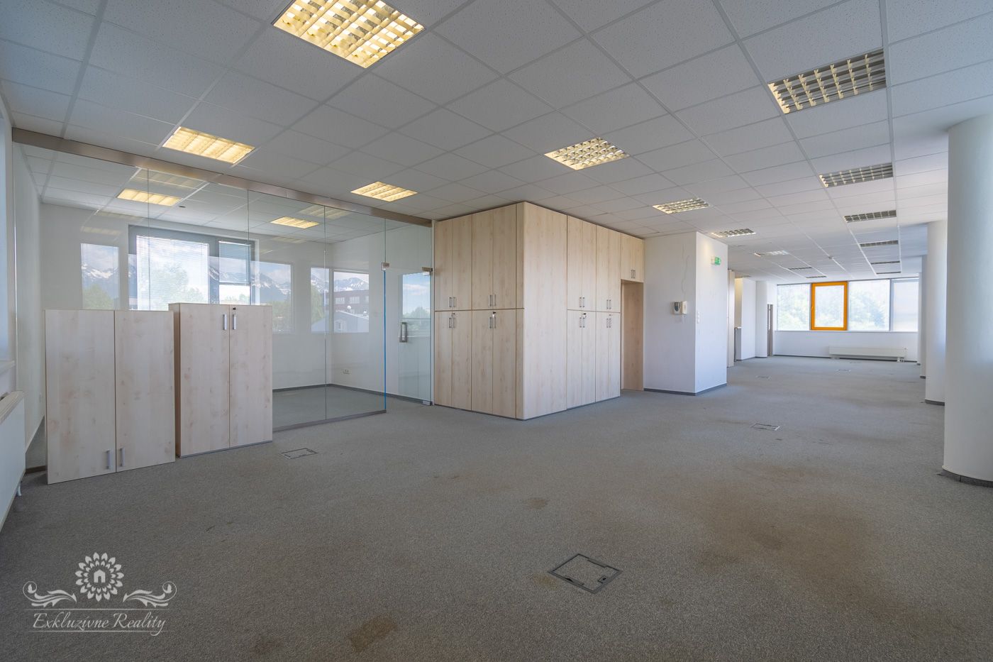 Na prenájom kancelaria 150m2 Poprad centrum, parkovacie miesto