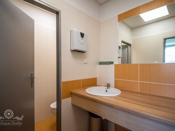 Na prenájom kancelaria 150m2 Poprad centrum, parkovacie miesto