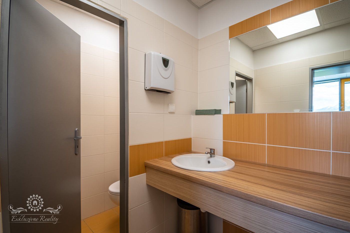 Na prenájom kancelaria 150m2 Poprad centrum, parkovacie miesto