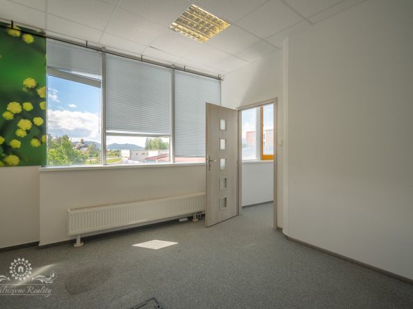 Na prenájom kancelaria 150m2 Poprad centrum, parkovacie miesto