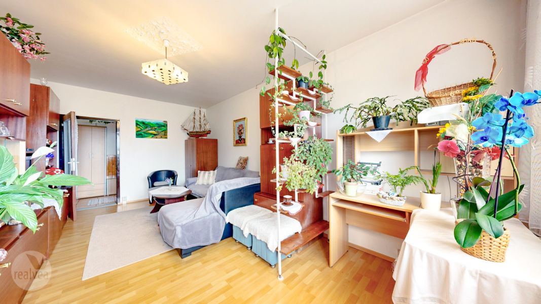 Na predaj priestranný 3 izbový byt s loggiou, Poprad Nový Juh