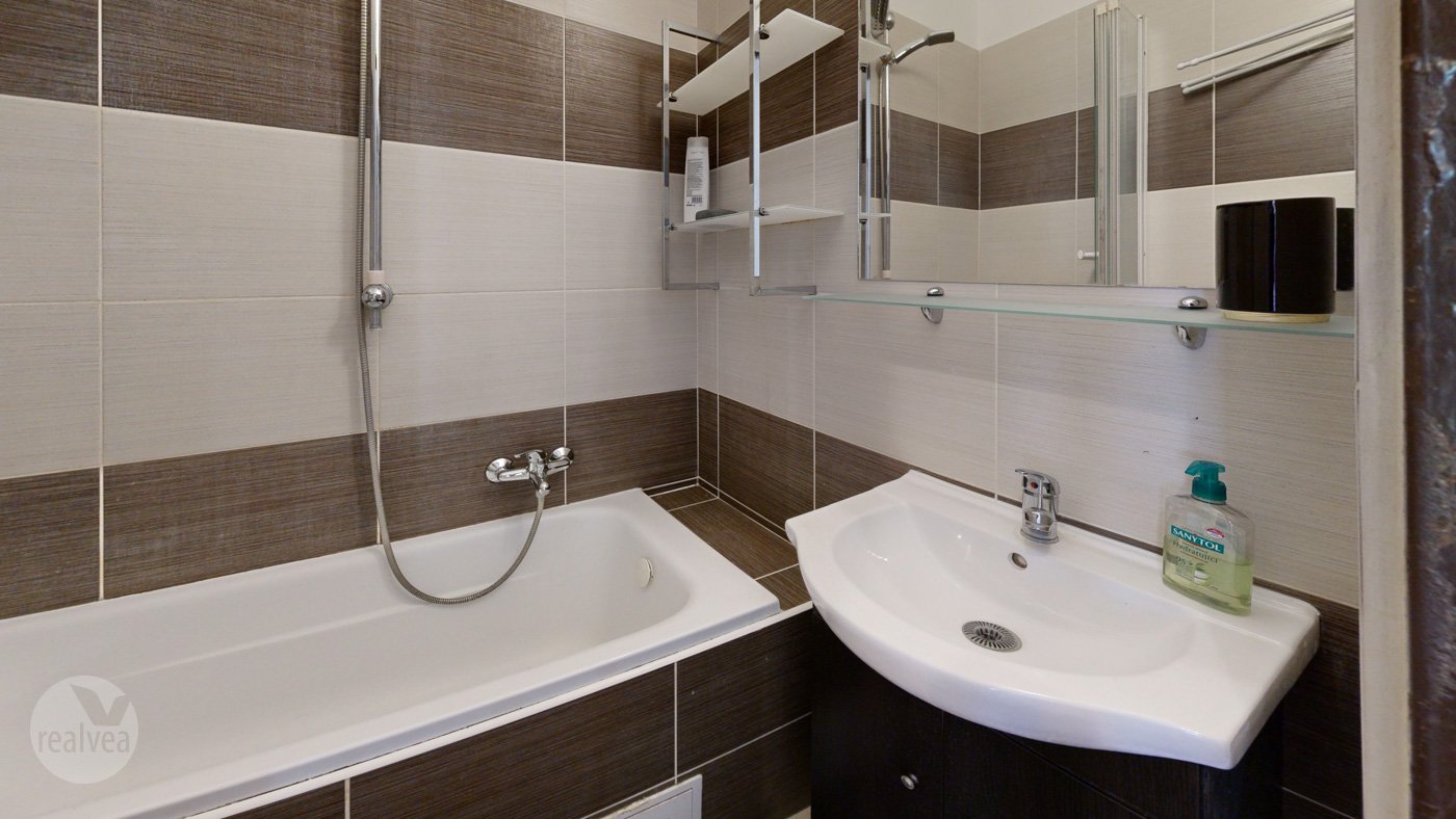 Na predaj 2 izbový byt vhodný ako investícia, blízko centra, Žilina