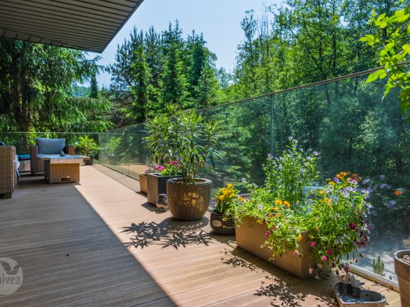 Na predaj moderná rodinná vila pod Chopkom, ukrytá v korunách stromov, Nízke Tatry