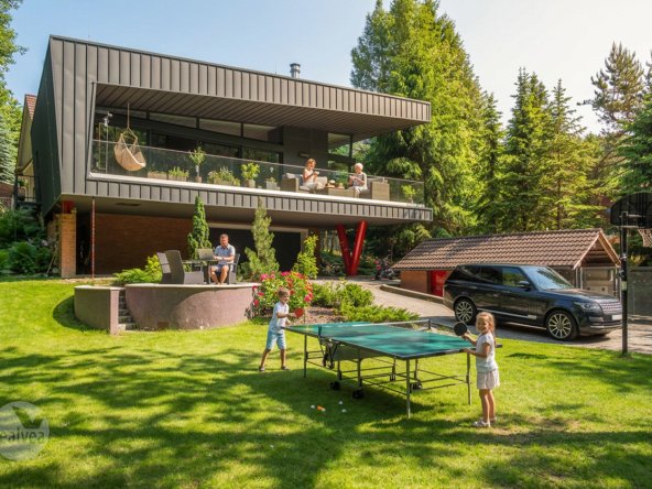Na predaj moderná rodinná vila pod Chopkom, ukrytá v korunách stromov, Nízke Tatry