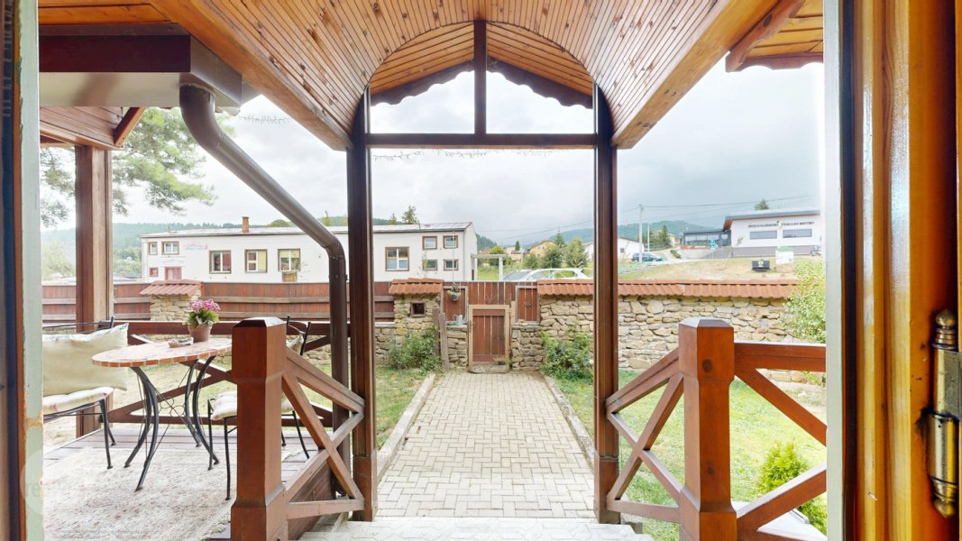 Na predaj 3 izbový byt s 2 kúpeľňami v multifunkčnej budove, Hôrka