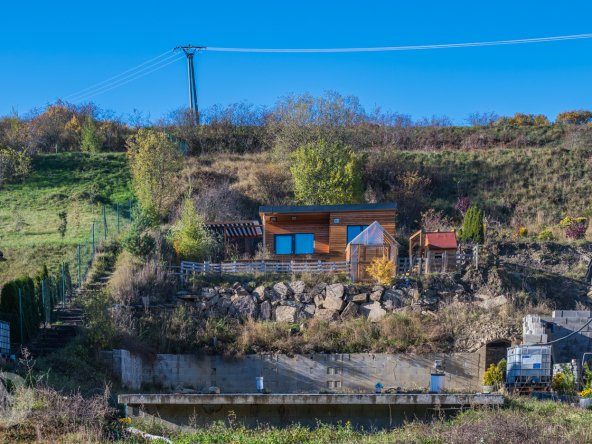 Na predaj stavebný pozemok so základovou doskou a moderným domčekom - Ľubica, Kežmarok