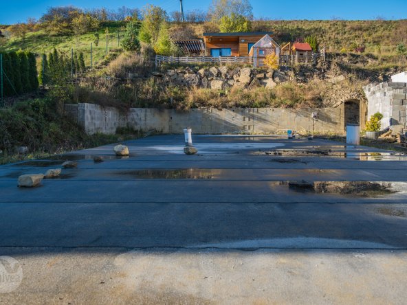 Na predaj stavebný pozemok so základovou doskou a moderným domčekom - Ľubica, Kežmarok