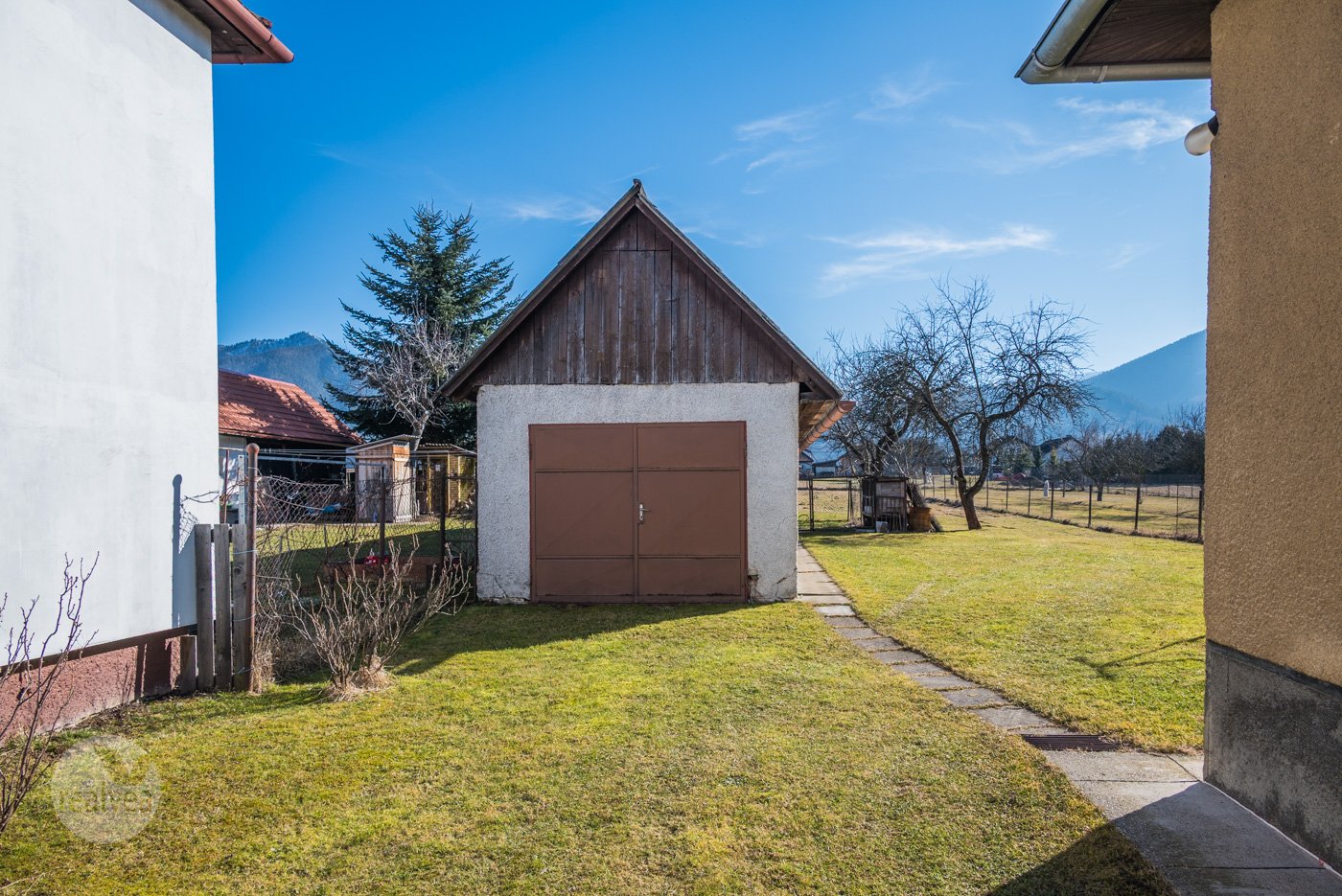 Na predaj rodinný dom v pôvodnom stave s veľkou záhradou - Dúbrava, Liptov