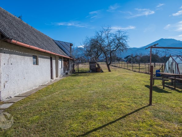 Na predaj rodinný dom v pôvodnom stave s veľkou záhradou - Dúbrava, Liptov