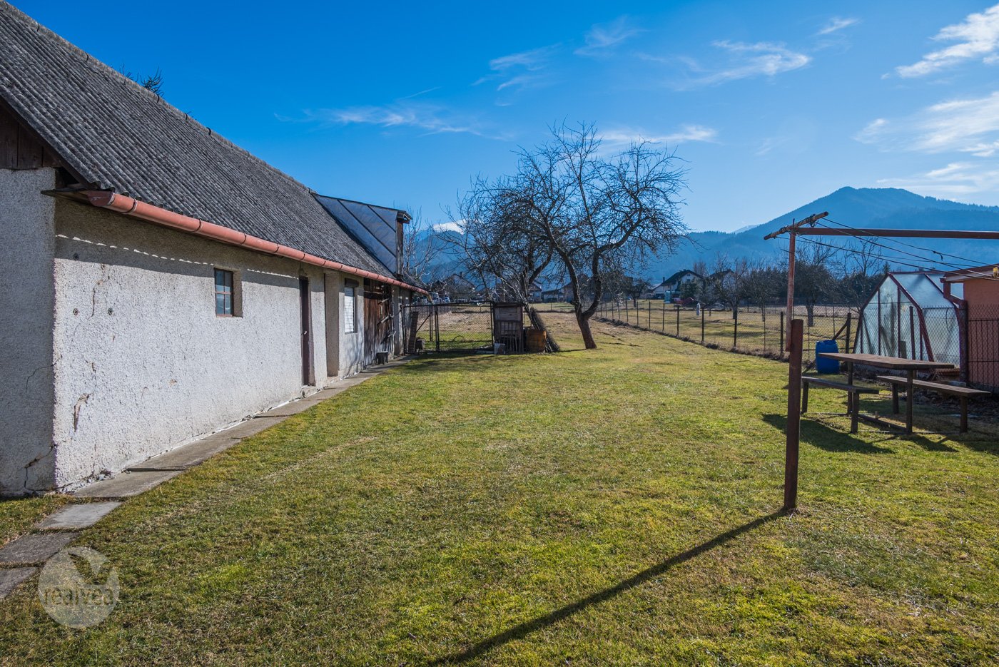 Na predaj rodinný dom v pôvodnom stave s veľkou záhradou - Dúbrava, Liptov