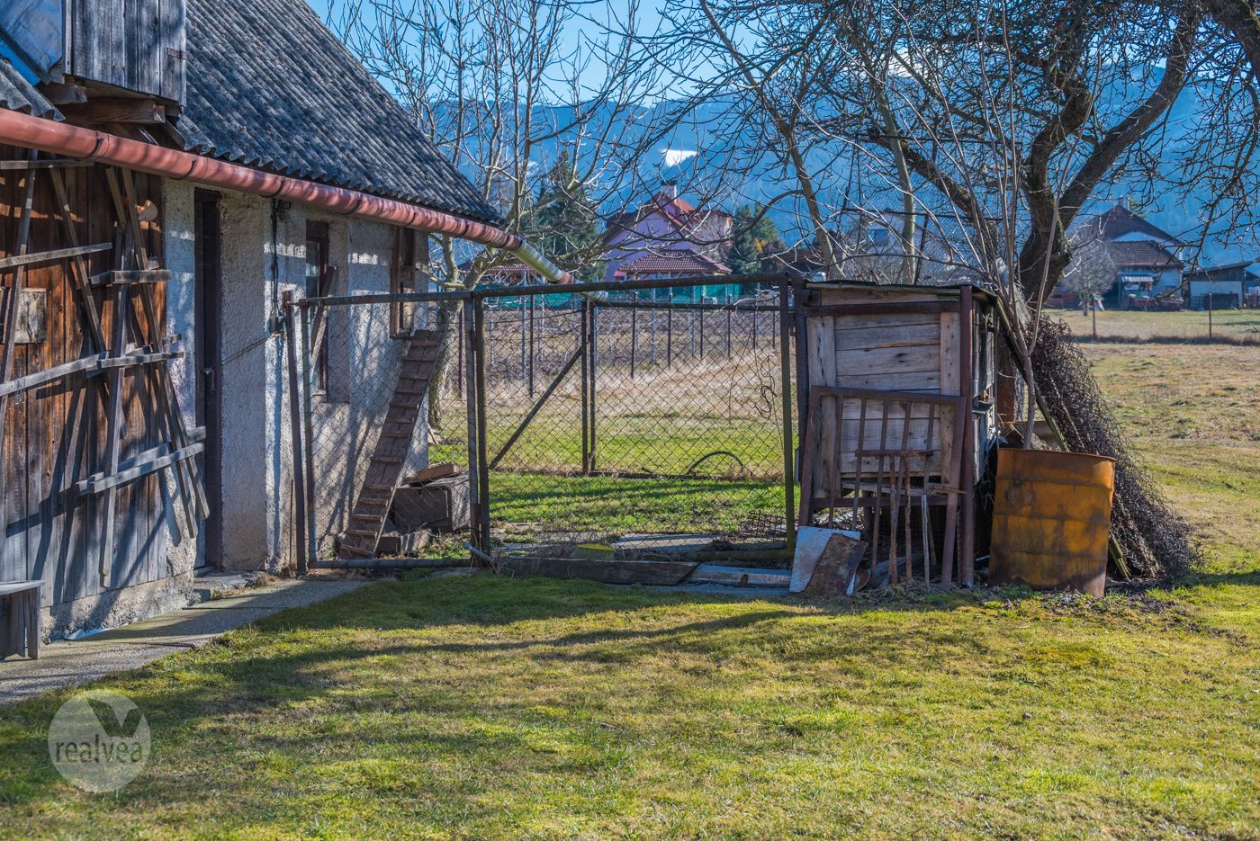 Na predaj rodinný dom v pôvodnom stave s veľkou záhradou - Dúbrava, Liptov