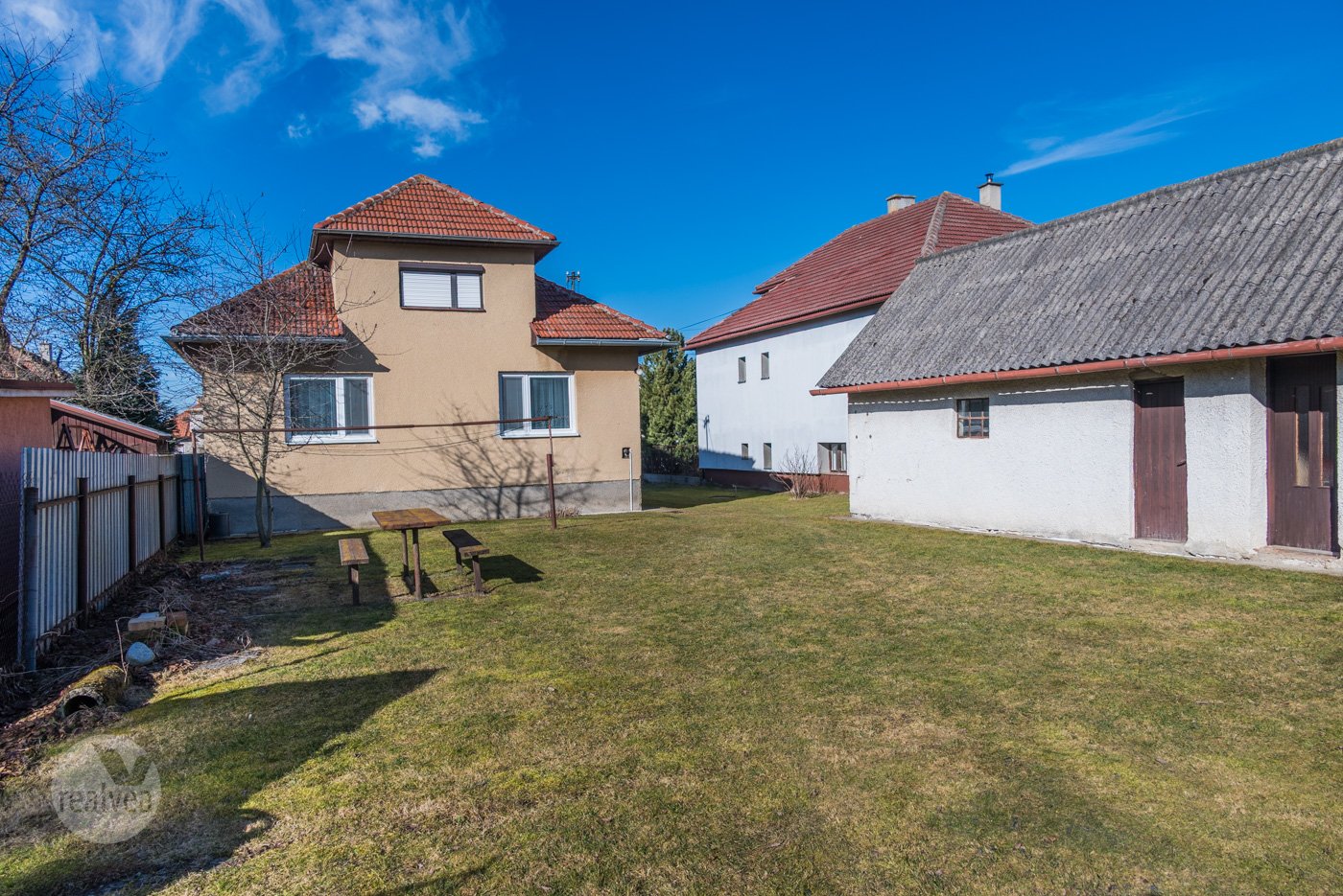 Na predaj rodinný dom v pôvodnom stave s veľkou záhradou - Dúbrava, Liptov