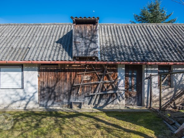 Na predaj rodinný dom v pôvodnom stave s veľkou záhradou - Dúbrava, Liptov