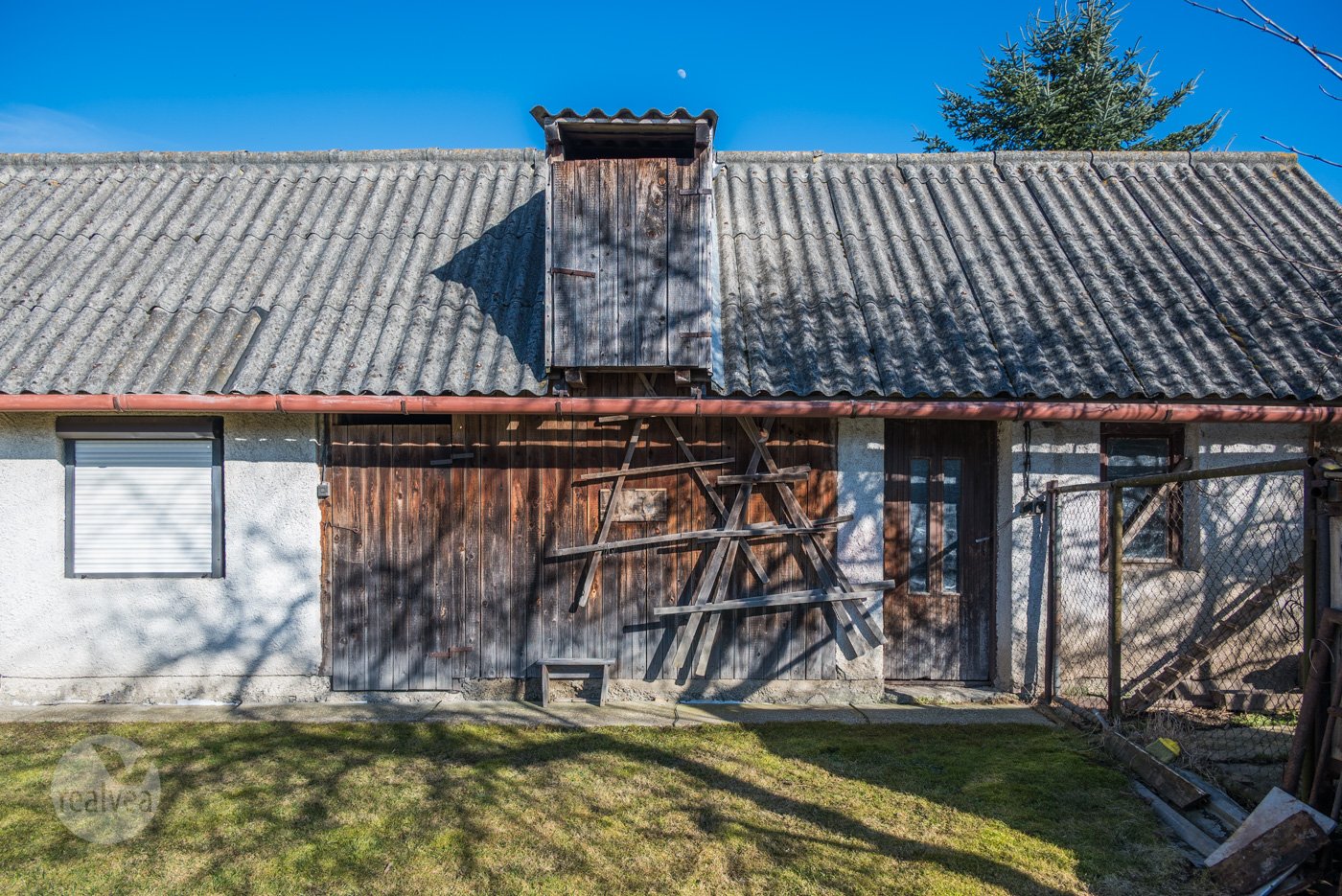 Na predaj rodinný dom v pôvodnom stave s veľkou záhradou - Dúbrava, Liptov