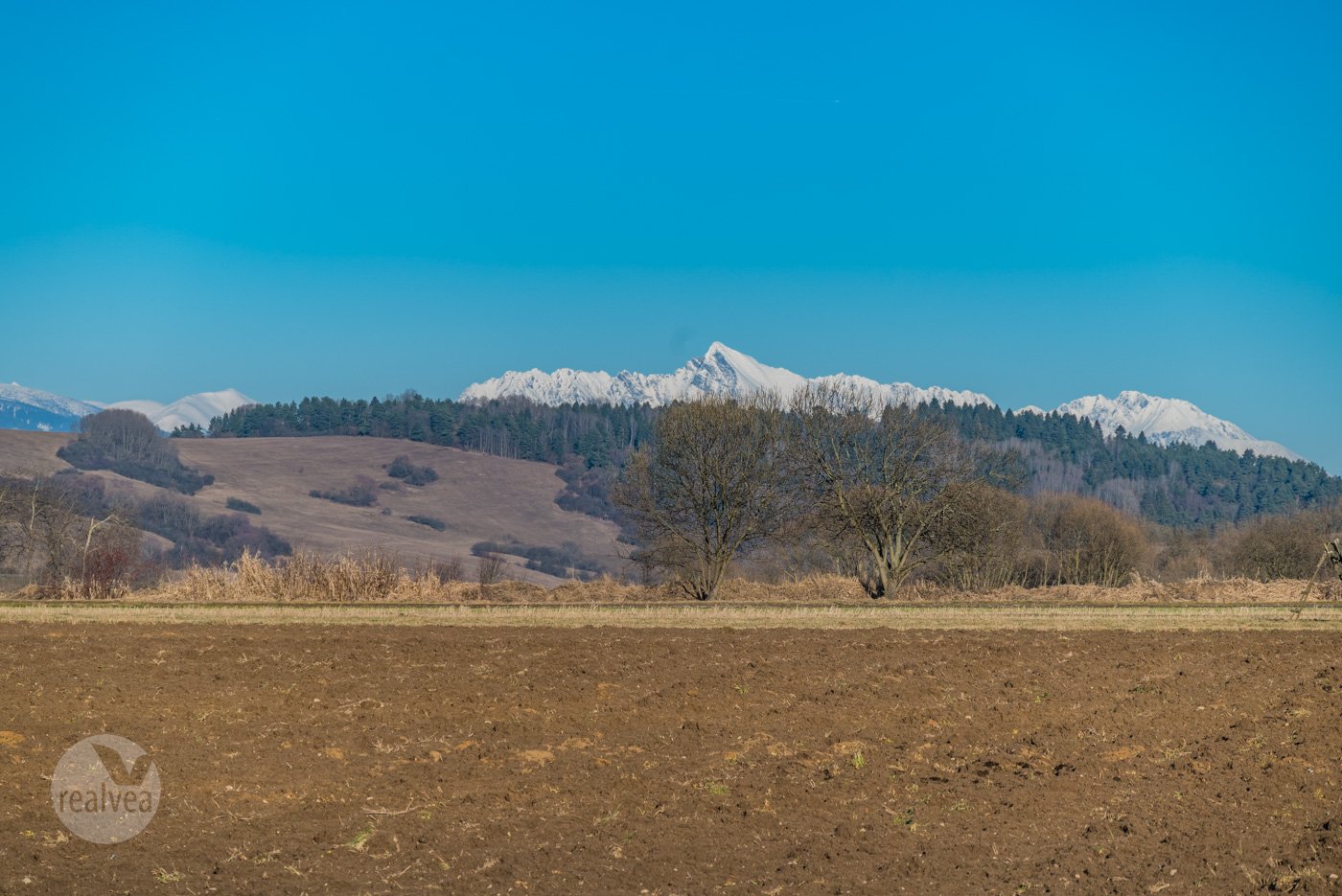 Na predaj rodinný dom v pôvodnom stave s veľkou záhradou - Dúbrava, Liptov