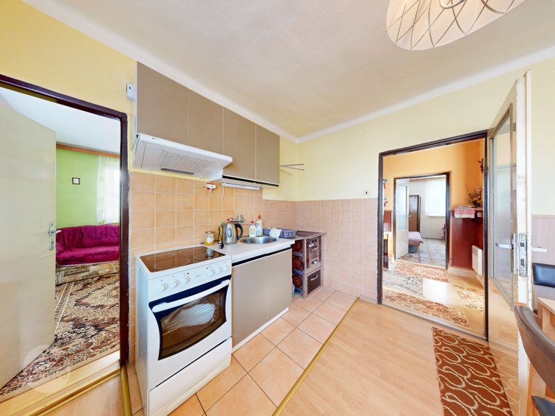 Na predaj rodinný dom v pôvodnom stave s veľkou záhradou - Dúbrava, Liptov