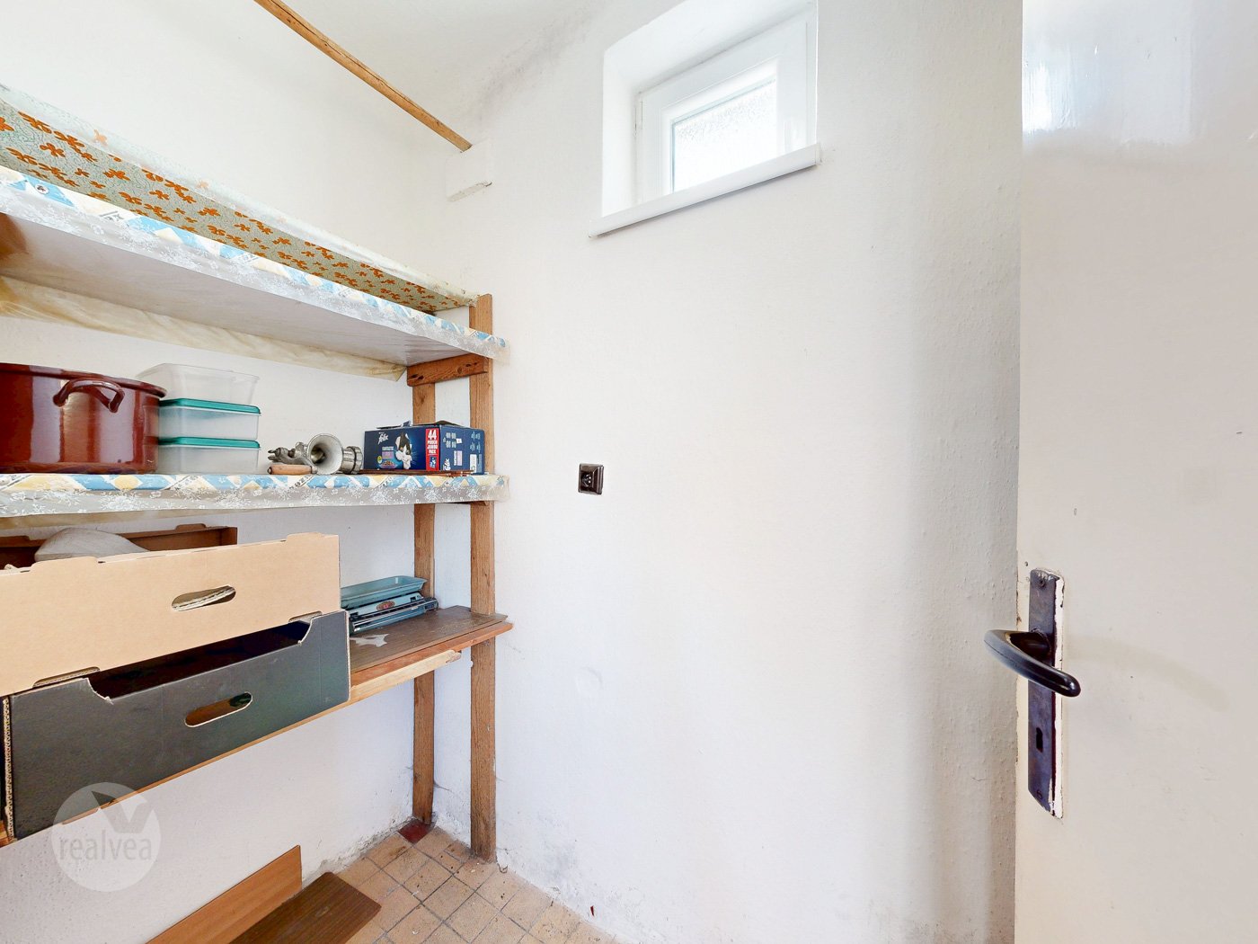 Na predaj rodinný dom v pôvodnom stave s veľkou záhradou - Dúbrava, Liptov