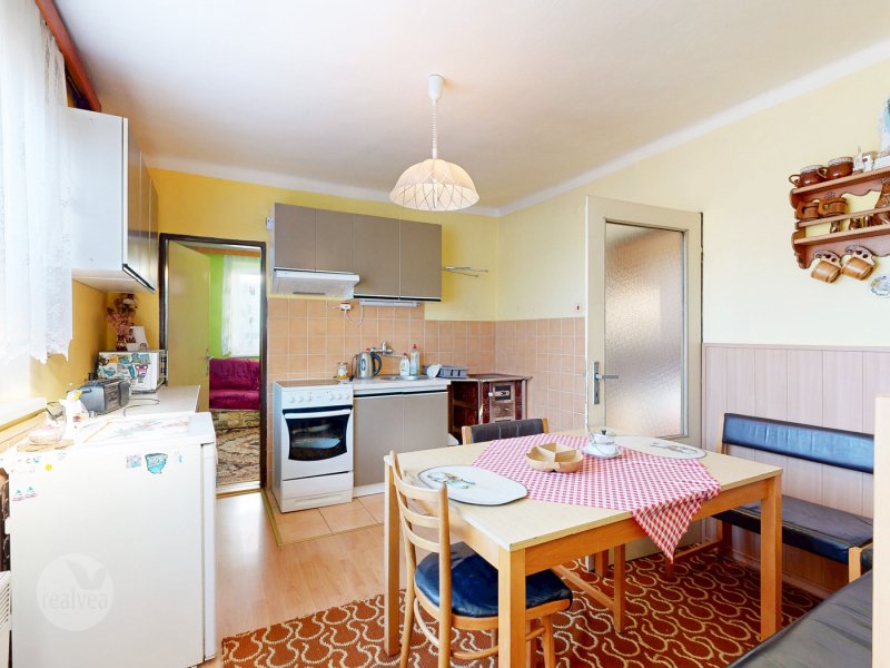 Na predaj rodinný dom v pôvodnom stave s veľkou záhradou - Dúbrava, Liptov