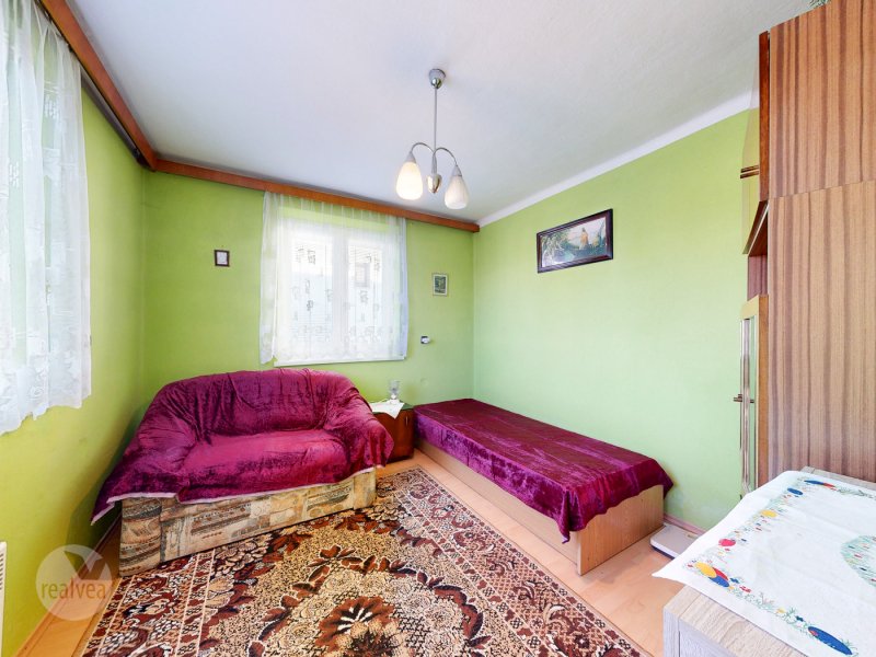 Na predaj rodinný dom v pôvodnom stave s veľkou záhradou - Dúbrava, Liptov