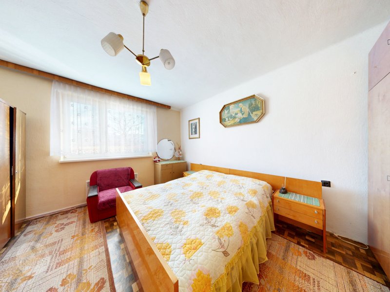 Na predaj rodinný dom v pôvodnom stave s veľkou záhradou - Dúbrava, Liptov