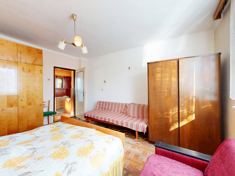 Na predaj rodinný dom v pôvodnom stave s veľkou záhradou - Dúbrava, Liptov