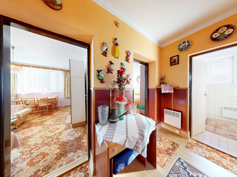 Na predaj rodinný dom v pôvodnom stave s veľkou záhradou - Dúbrava, Liptov