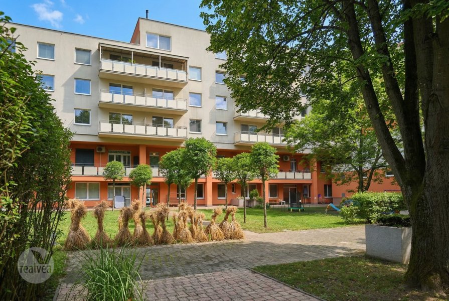 Na predaj 2 izbový byt s parkovaním v garáži a komunitnou záhradou, Trenčín