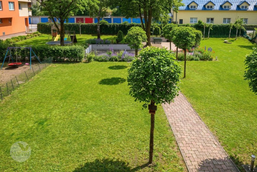 Na predaj 2 izbový byt s parkovaním v garáži a komunitnou záhradou, Trenčín