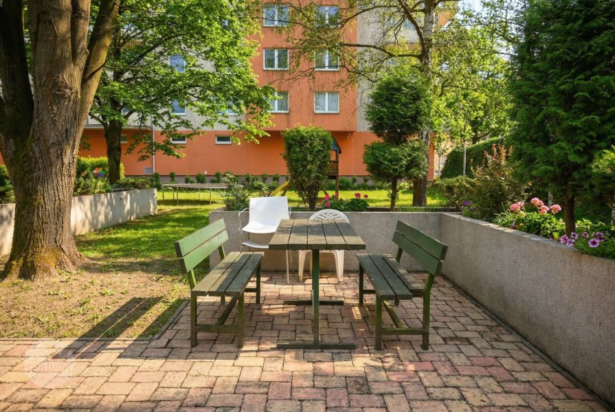 Na predaj 2 izbový byt s parkovaním v garáži a komunitnou záhradou, Trenčín