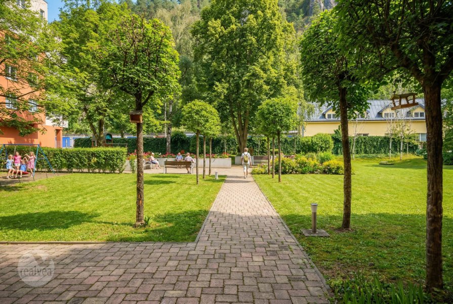 Na predaj 2 izbový byt s parkovaním v garáži a komunitnou záhradou, Trenčín