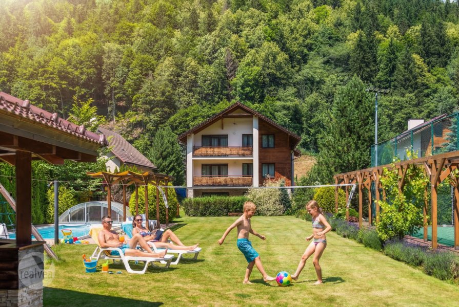 3-izbový byt s vlastným oddychovým areálom a komunitnou záhradou pri Brezne