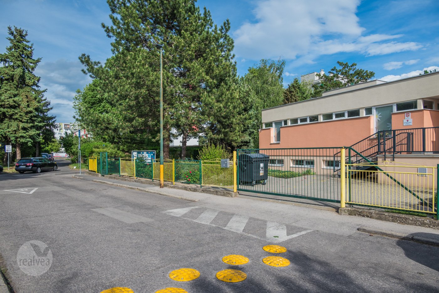 Na predaj 2 izbový byt s potenciálom v tichej časti plnej zelene - Bratislava, Trnávka (Ružinov)
