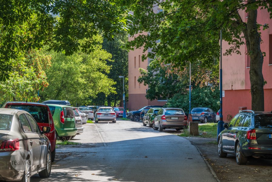 Na predaj priestranný 3 izbový byt na obľúbenom sídlisku Západ v Poprade