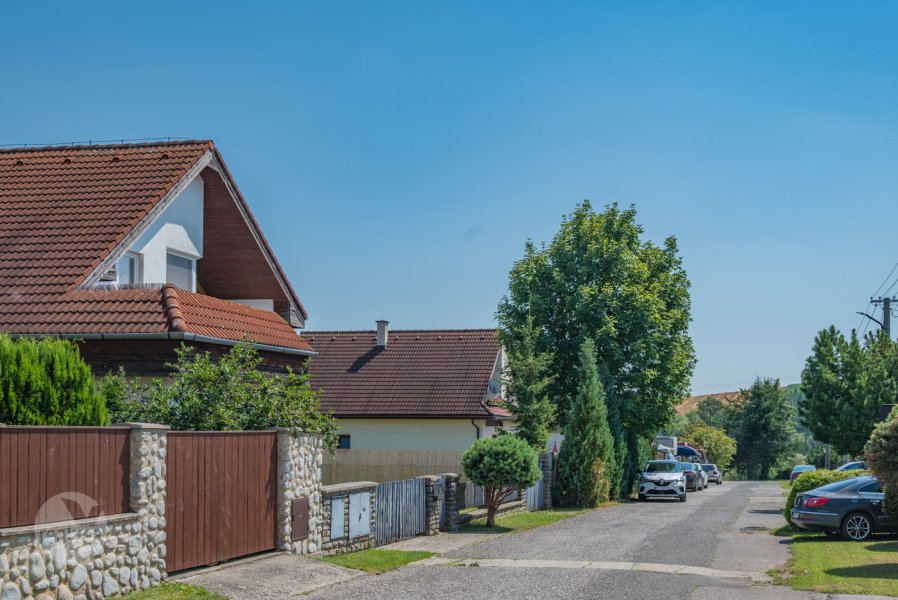 Na predaj veľkorysý rodinný dom na pokojnej ulici, Veľká Lomnica