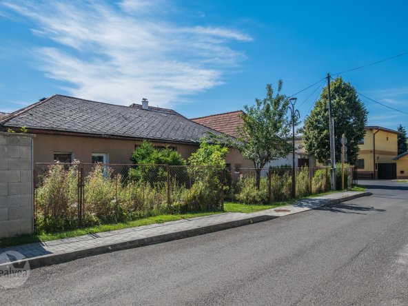 Na predaj rodinný dom s privátnou oázou pokoja a neobmedzeným potenciálom - Huncovce