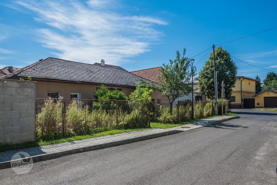 Na predaj rodinný dom s privátnou oázou pokoja a neobmedzeným potenciálom - Huncovce